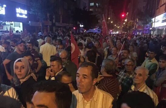 #Turquía: los islamistas salen a la calle tras la llamada de su líder.