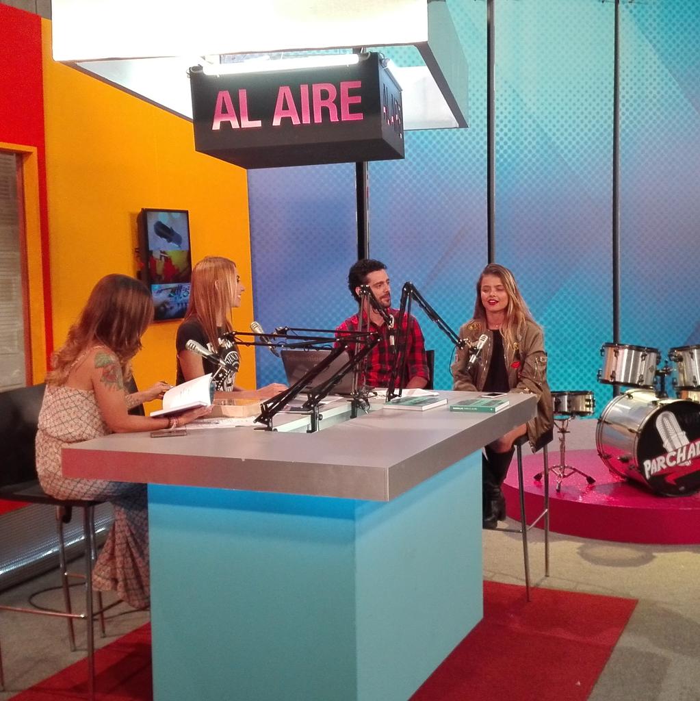 Parchados con <a href="/andremandalas/">andreagudelo</a>. ¡Pilas que ahora vamos a entregar su libro Mandalas Para El Alma 2!