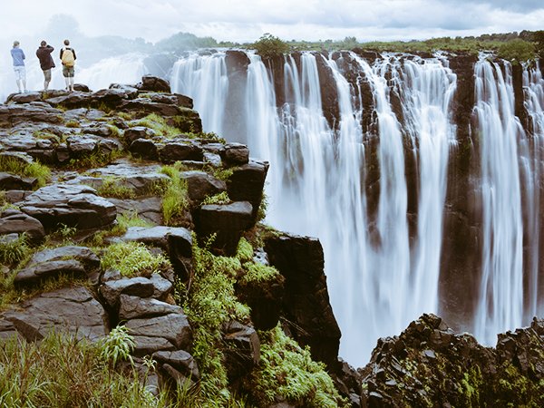 ExplainTheWorld's tweet photo. Victoria Falls, Zambia/Zimbabwe.
This Fall Is The Largest 'Curtain' Waterfall With A Width Of 1,708m. 💧💧💧 https://t.co/fW4Cae6ESo