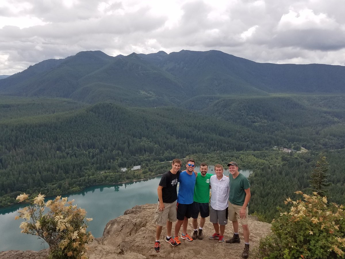 Mickey_Trent's tweet photo. Rattlesnake ledge with the guys #pacificnorthwest https://t.co/6LIUQrjczM
