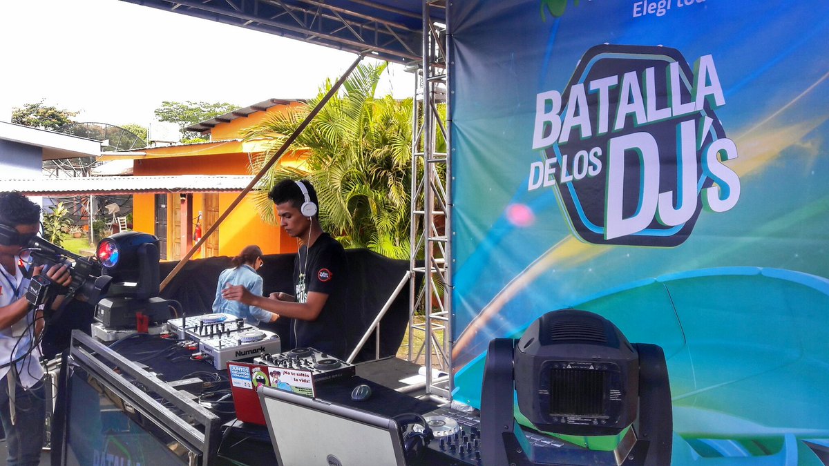 VOSTV's tweet photo. #DjNash  apertura la gran batalla que estabas esperando.  #MovistarEnVivo #BatallaDeLosDjs https://t.co/Hko5XYcB1O