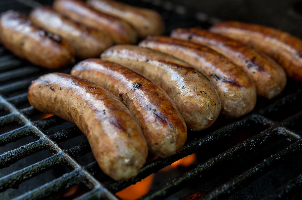 wildkatphoto's tweet photo. FRIDAY! Brats, fruit and BEER! @Johnsonville with local fruit and @newbelgium Why is it so hard to find #BluePaddle https://t.co/Sii0iFaszq