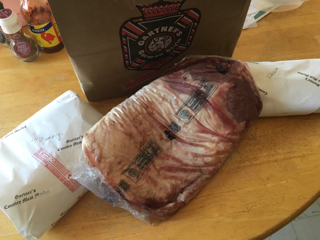beachpigbbq's tweet photo. Went over to #gartners #portland #Oregon and picked up some ribs, brisket, and sausage. https://t.co/Mv4M8B10W4