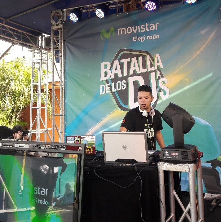 VOSTV's tweet photo. Dj Fame es el segundo participante de esta contienda.  ¡Segui con nosotros! #MovistarEnVivo #BatallaDeLosDjs 💃💃🎧 https://t.co/acKFMJsSio