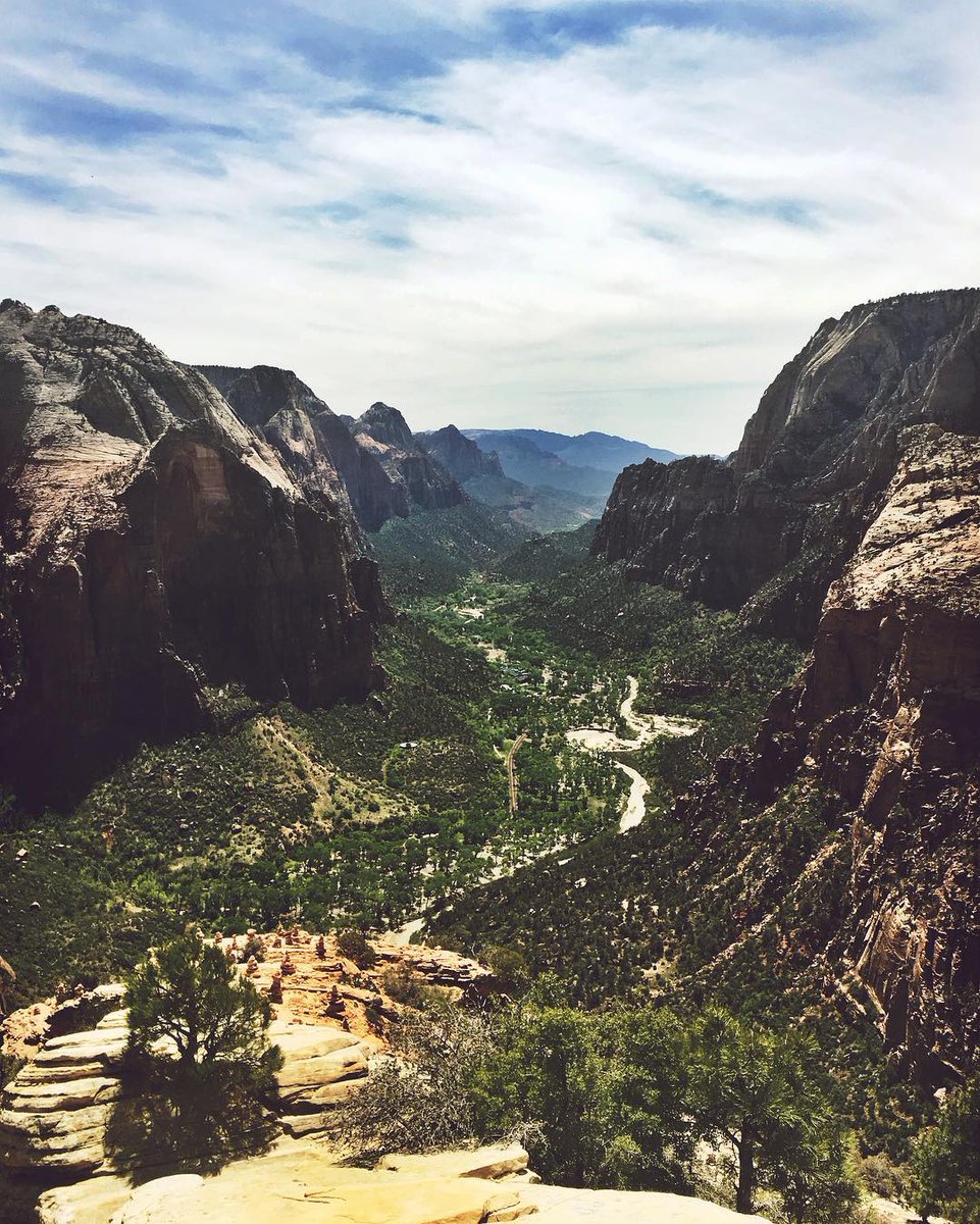 ymagazine_byu's tweet photo. Never too late to take a hike! What are the coolest peaks you've summited this summer? #angleslanding PC: Kwaku El https://t.co/yHtKdswn2g