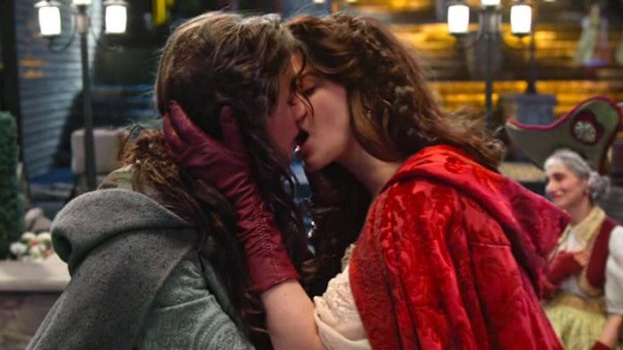 RT - Snow White and Red
LIKE - Dorothy and Red