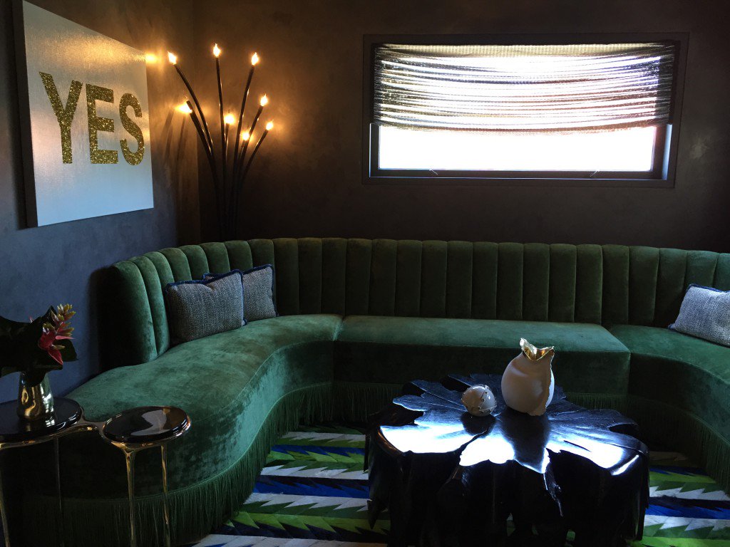 RevolvingDecor tweet picture
