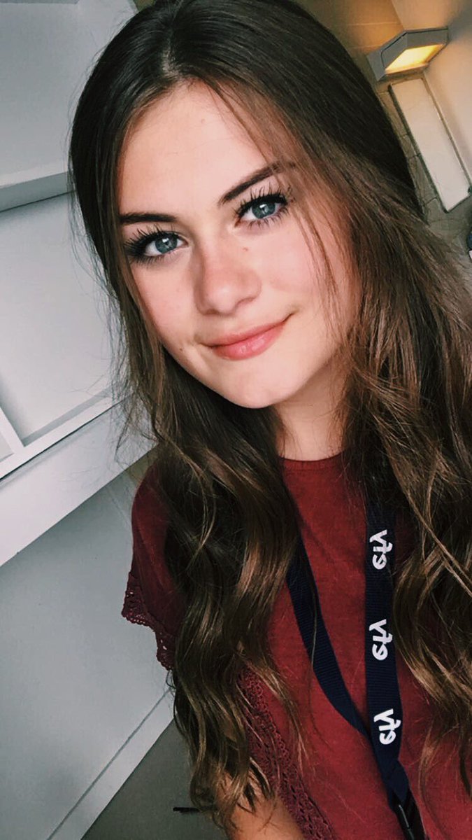 charlottekelse1's tweet photo. Hi I never post selfies https://t.co/E0yEFuu4C3
