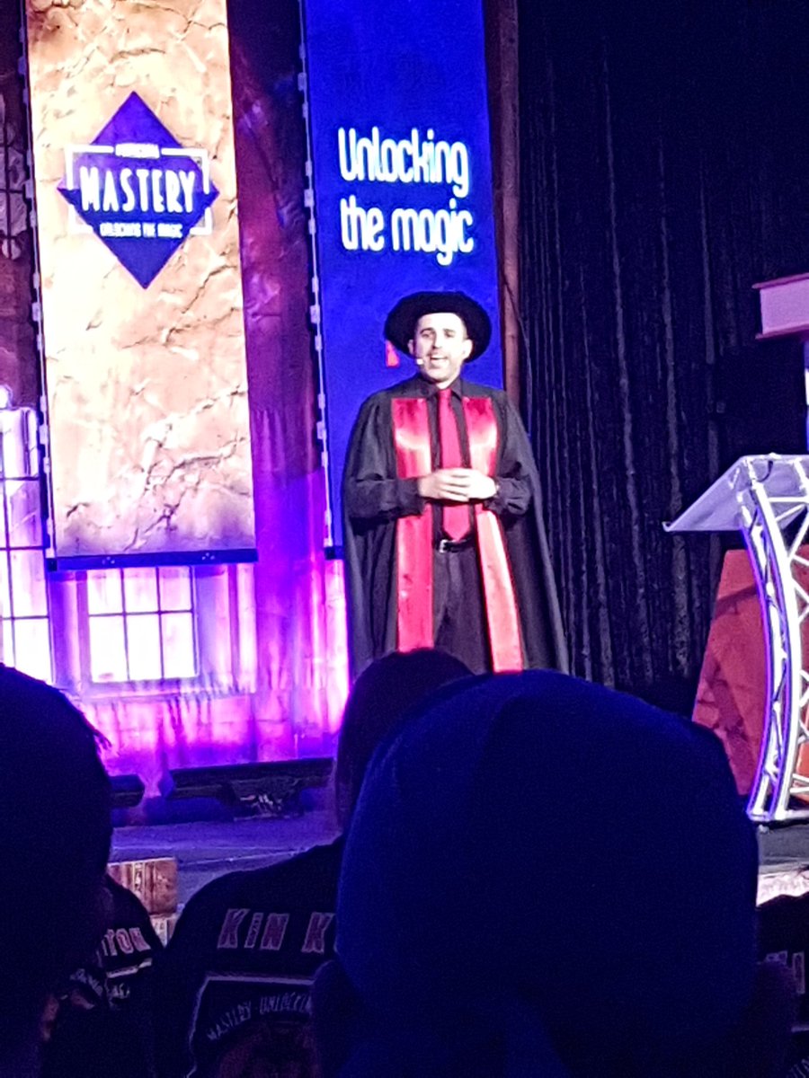 AScarvaci's tweet photo. Not sure if @dandscott or Dumbledore 😍😍 https://t.co/EbH6Un5WLs