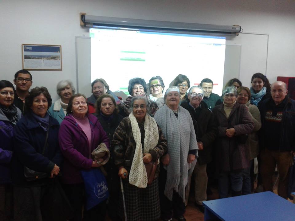 CAICOUVStgo's tweet photo. La UV campus santiago en conjunto con senama R.M, culminó su primer ciclo de la escuela para adultos mayores. https://t.co/cqcQBfJeDR