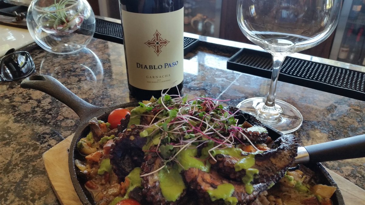 DiabloPaso1's tweet photo. Pulpo ala Parrilla, paired with 2014 Garnacha! https://t.co/9bXSahSUWd