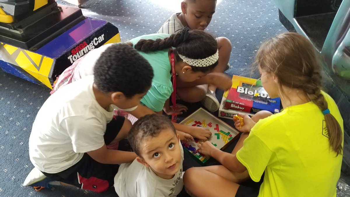 HYMnow's tweet image. Throwing a pizza party @ the laundromat. Games for the kids. Quarters for the adults. #simpleservice #love #hwc2016