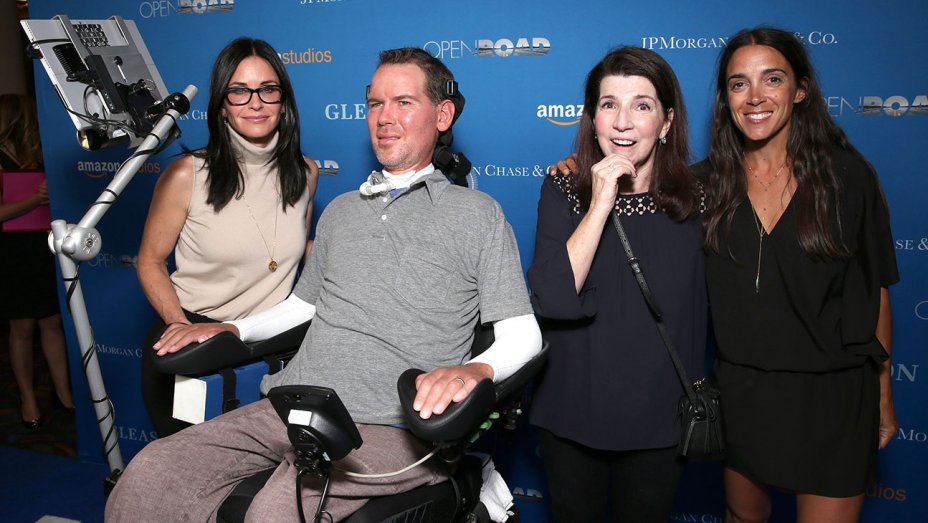 THR's tweet photo. Premiere of ALS doc 'Gleason' struck with emotion as event coincides with attack in France https://t.co/VXhpZm6qjM https://t.co/d9mKJQ1NlR