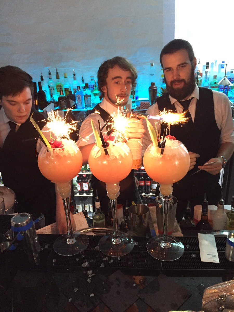 georgiam16's tweet photo. Have you been to #arthousebar tonight? https://t.co/aYTe1Aa1RW