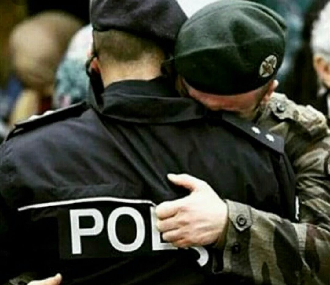 Siz ayrılmayın, siz ayrılırsanız bizi kim bir arada tutacak? :(