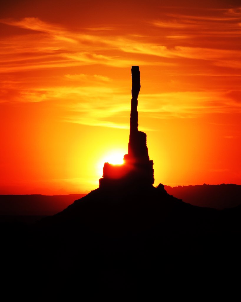 mountainaxel's tweet photo. Sunrise in Monument Valley! #monumentvalley #navajonation #sunrise #gadv #gadventures #ilovemyjob #nomadlife #travel https://t.co/8lZbV2MM2z