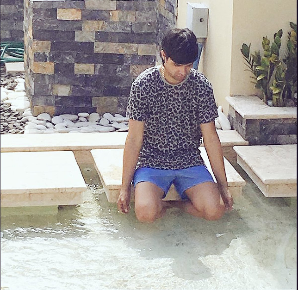 orlandocorleon's tweet photo. Coffe break en la officina resort #LASOCIETY🏊🏽☀️🔛 https://t.co/QMOvce5Nhi