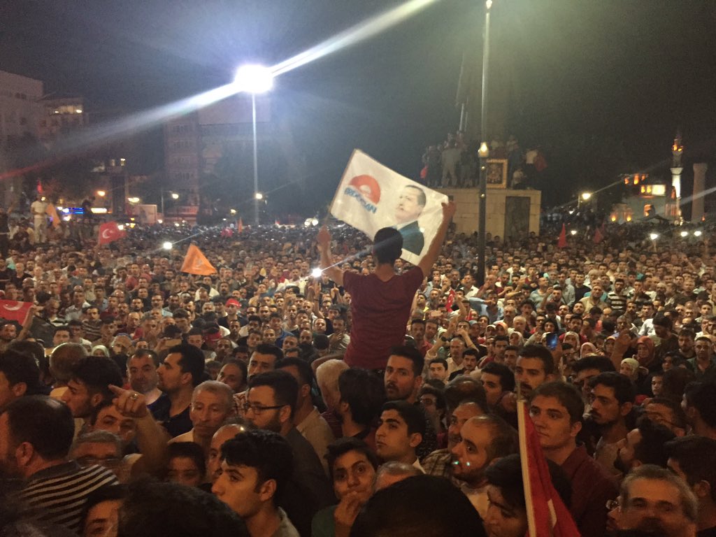 İhanete karşı millet nöbette sabah namazını birlikte kılacağız