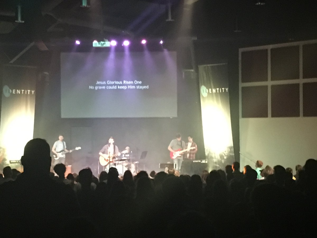 gocrossings's tweet photo. Worship at Cedarmore. Pray students will cross over from death to life and be transformed by God 2nite #Identity2016 https://t.co/m8POSVn8kq