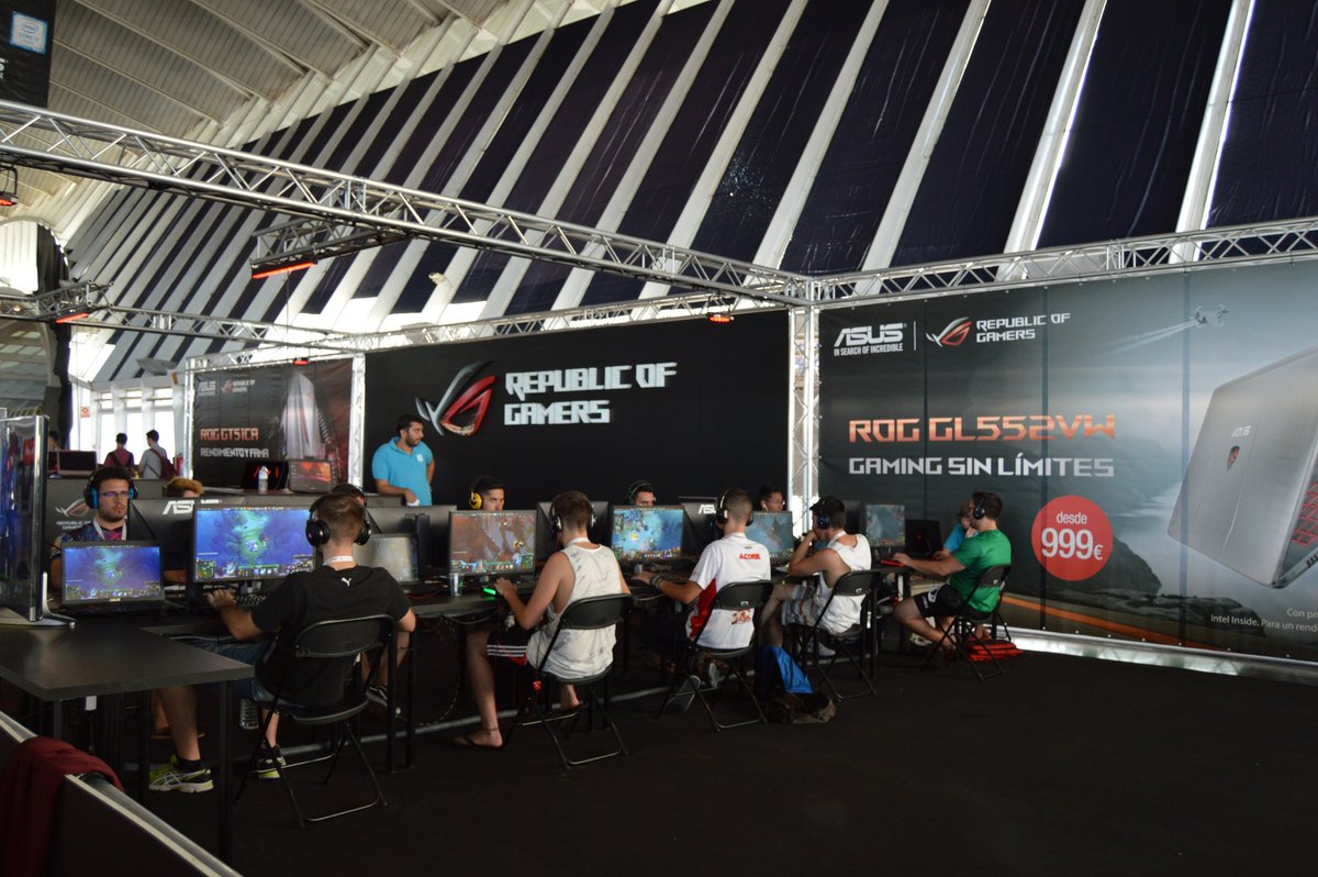 SensationGameC's tweet photo. ¡Grande nuestro equipo del #Dota2 ! #TLP2016 @TLPesports @TLPTenerife 👏😊 https://t.co/Lv9YSel5X6