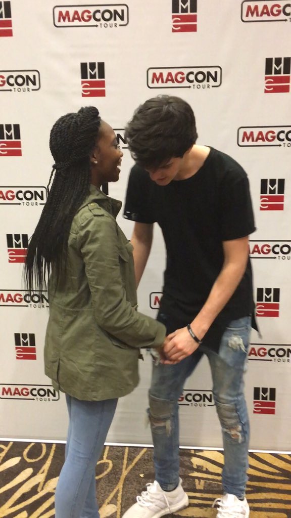 wilksxcam's tweet photo. hey @AaronCarpenter i miss yaa β€οΈβ€οΈ thank u for being so sweet and saying that u liked my hair #magconphilly https://t.co/LFe0jsKSHB