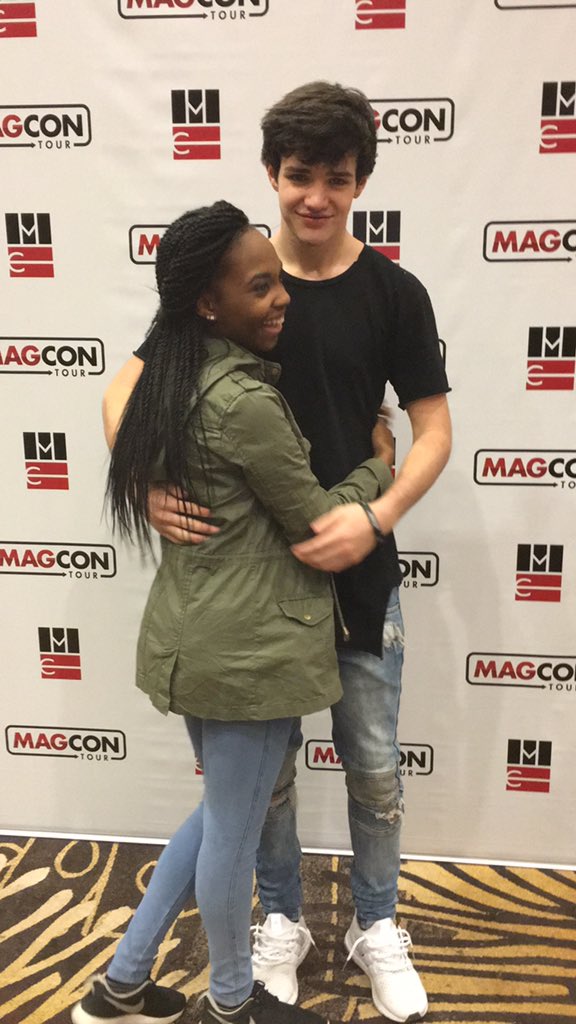 wilksxcam's tweet photo. hey @AaronCarpenter i miss yaa β€οΈβ€οΈ thank u for being so sweet and saying that u liked my hair #magconphilly https://t.co/LFe0jsKSHB