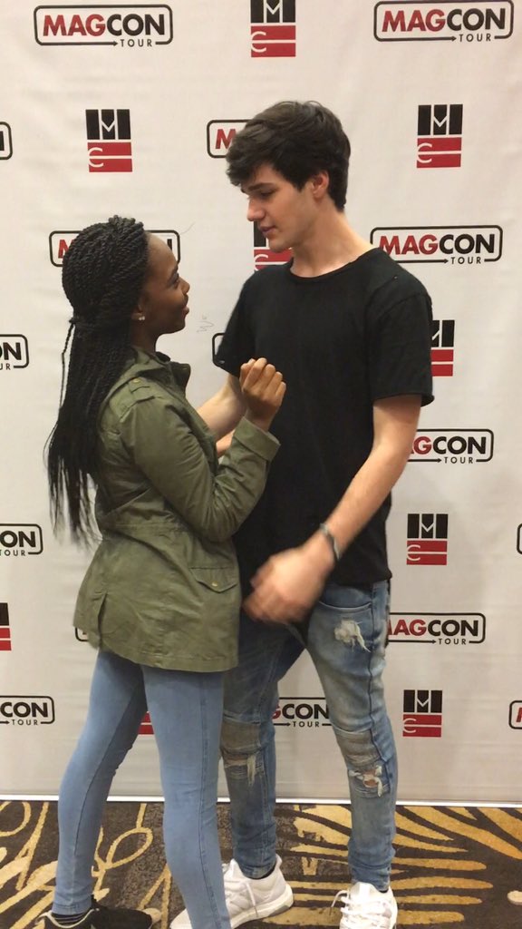 wilksxcam's tweet photo. hey @AaronCarpenter i miss yaa β€οΈβ€οΈ thank u for being so sweet and saying that u liked my hair #magconphilly https://t.co/LFe0jsKSHB