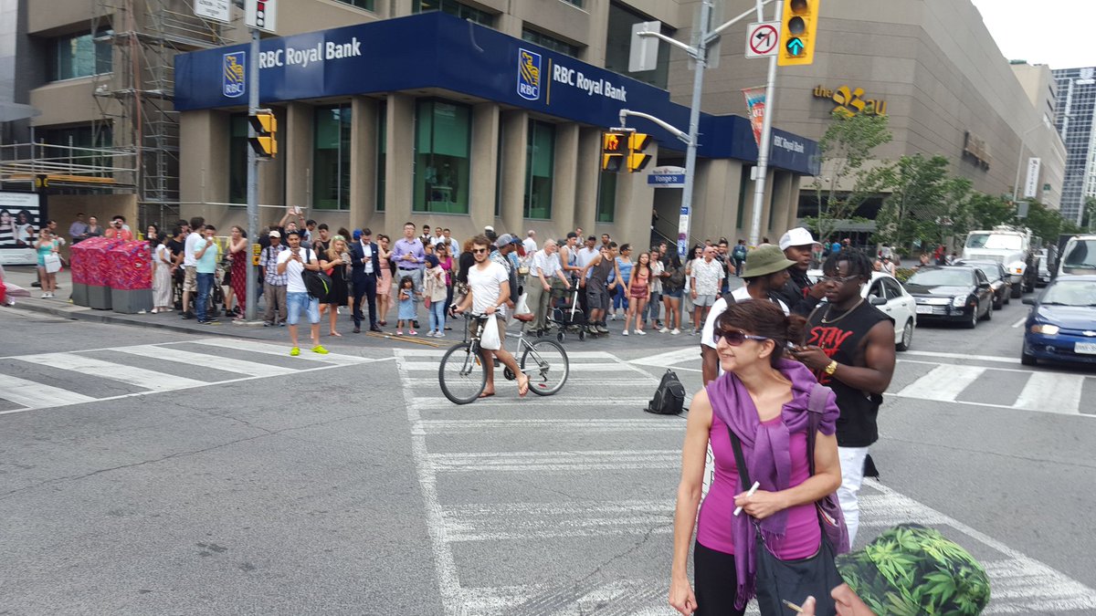 flatshanlon's tweet photo. #sessioninthestreet #toronto #cannabis #community #actvists https://t.co/2ybdTVAHjM