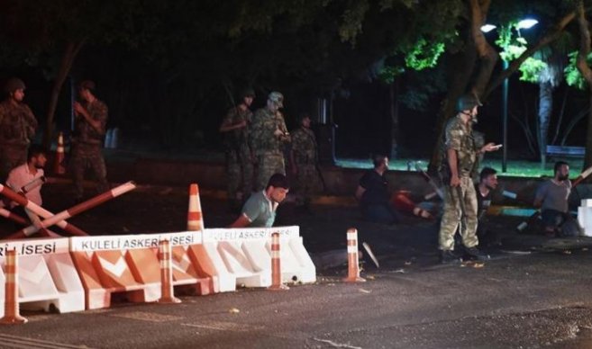 UltimaHoracom's tweet photo. Turquía: Varios golpistas han sido detenidos https://t.co/BCO4VPWelT https://t.co/AB5LAqJWj5