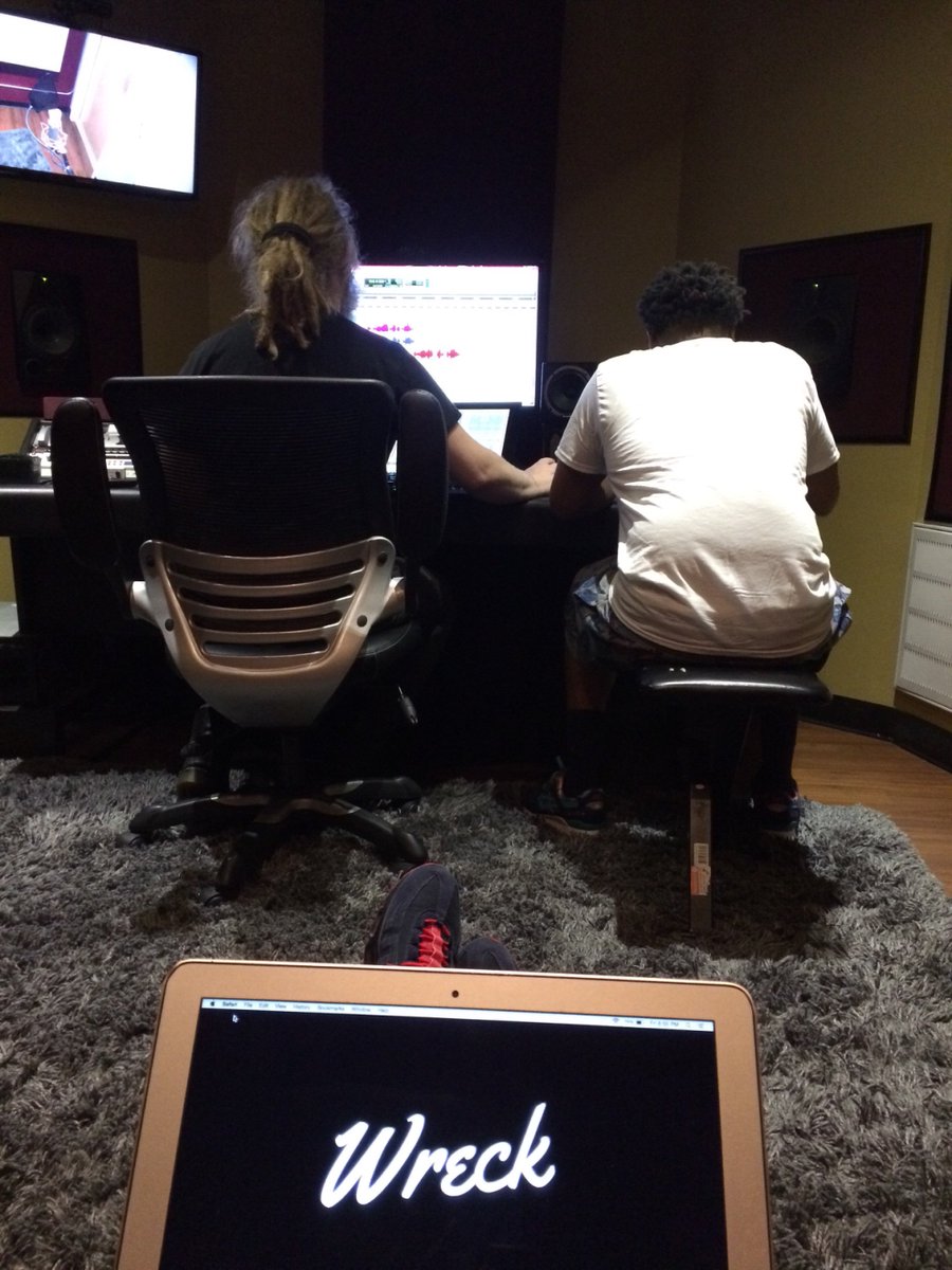 TheyCallMeWreck's tweet photo. Never Not Working... @YOUCLA713 @idreaminstereo #GoodVibesEP #YouCLA #FunkBoxMusic #HottSteppa https://t.co/2HSWyYqhde