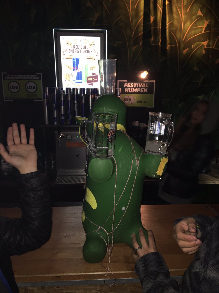 gurte_johnny's tweet photo. Kunststücke im Bamboo-Zelt 😜 @gurtenfestival #deadend https://t.co/xOhwKXH7CE