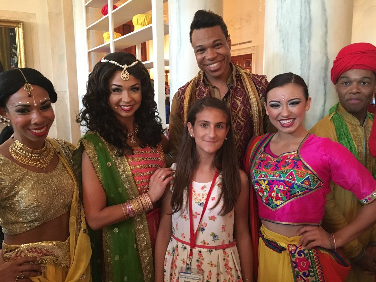 Mamacooking05's tweet photo. FL finalist Olivia and Disney's #thejunglebookalivewithmagic @WhiteHouse @flotus #KidsStateDinner https://t.co/mshXQafzhU