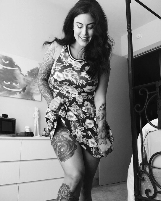 Pro super dork. New gallery on https://t.co/lE3jje2zJF ✌🏻️ TGIF muffins. https://t.co/UHGxzdiEdV