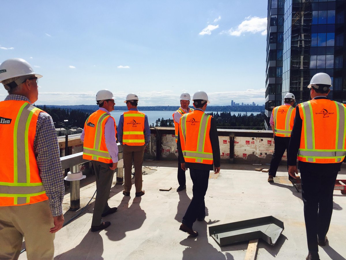kinzerpartners's tweet photo. @KelleySigl rooftop view from Centre 425 w/ #SchnitzerWest @BellevueDT #CRETours https://t.co/iv9xuUBNPG https://t.co/ZCFQPP5iC4