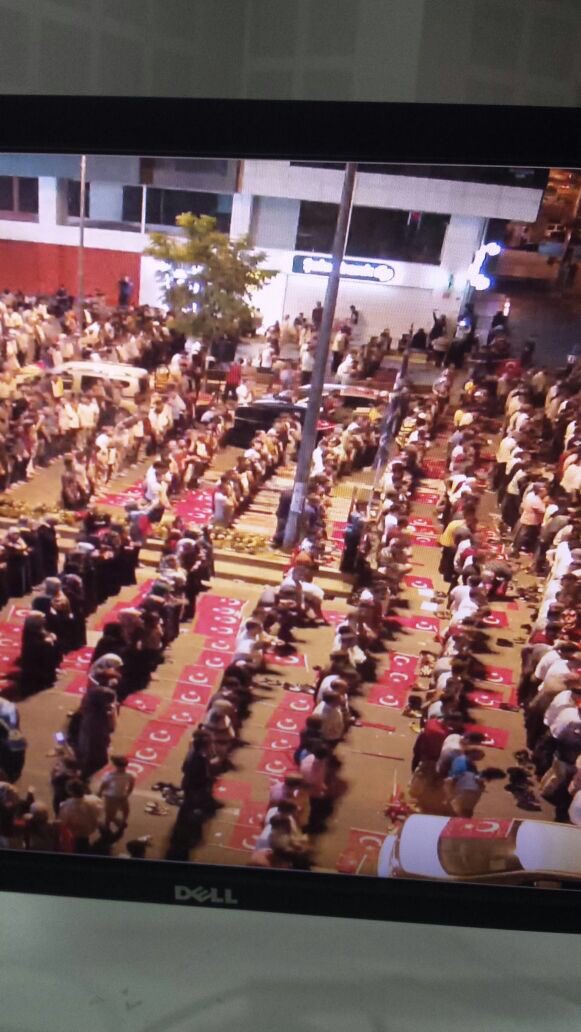 batmanvaliligi's tweet photo. Demokrasiye sahip çıkan Batman Halkı sabah namazında @denizahmet111 https://t.co/MTu4bl7qqK