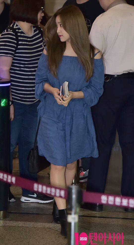 archiveyeri's tweet photo. 👗👢 https://t.co/o3o8Esb3g3