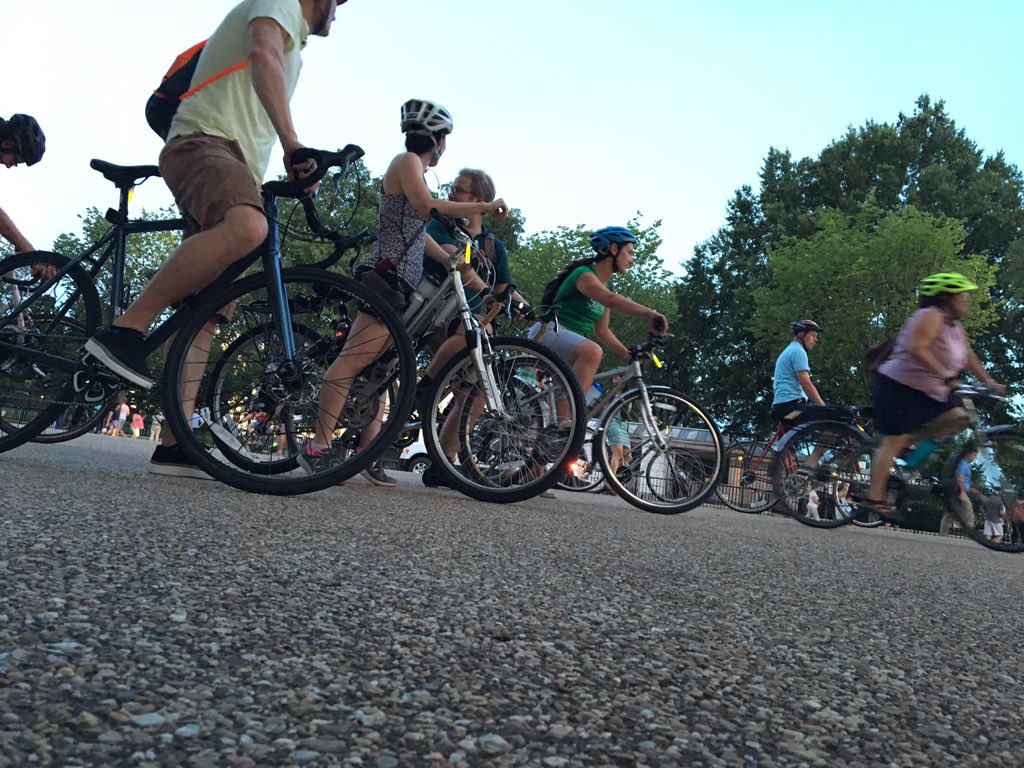 BicycleSPACE's tweet photo. Passing #freeindc in front of the @WhiteHouse on our Full Moon Outing! https://t.co/N1ao04TCmY