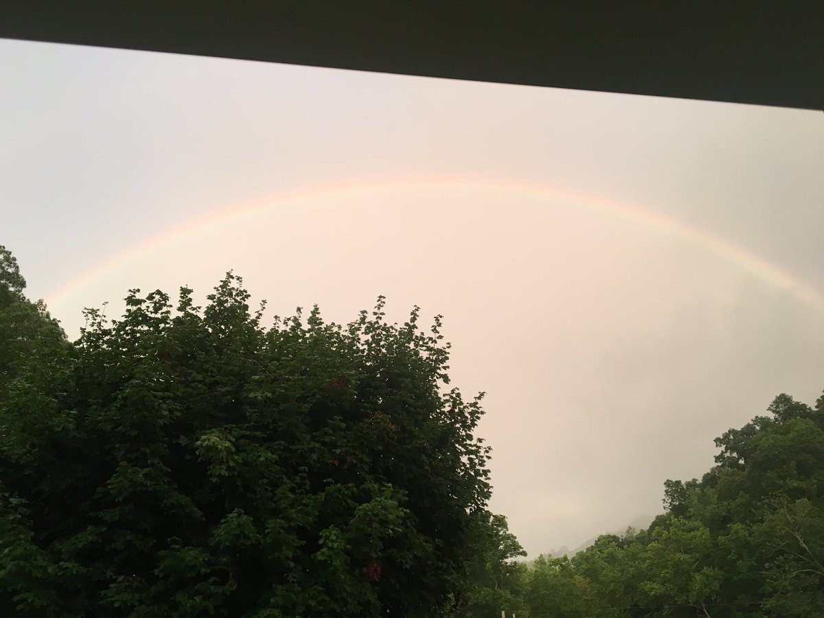 Susan21Robinson's tweet photo. Beautiful rainbow here in #DoddridgeCounty after the rain @WBOY12News https://t.co/AqfgHncJrQ