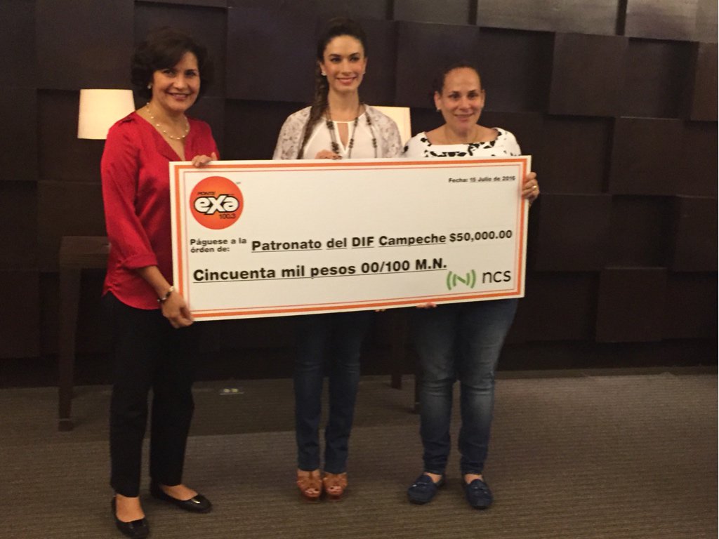 EXACampeche's tweet photo. Exa realiza donativo al Patronato del DIF Campeche por parte del Núcleo Comunicación del Sureste! https://t.co/NZZo8k0fgH