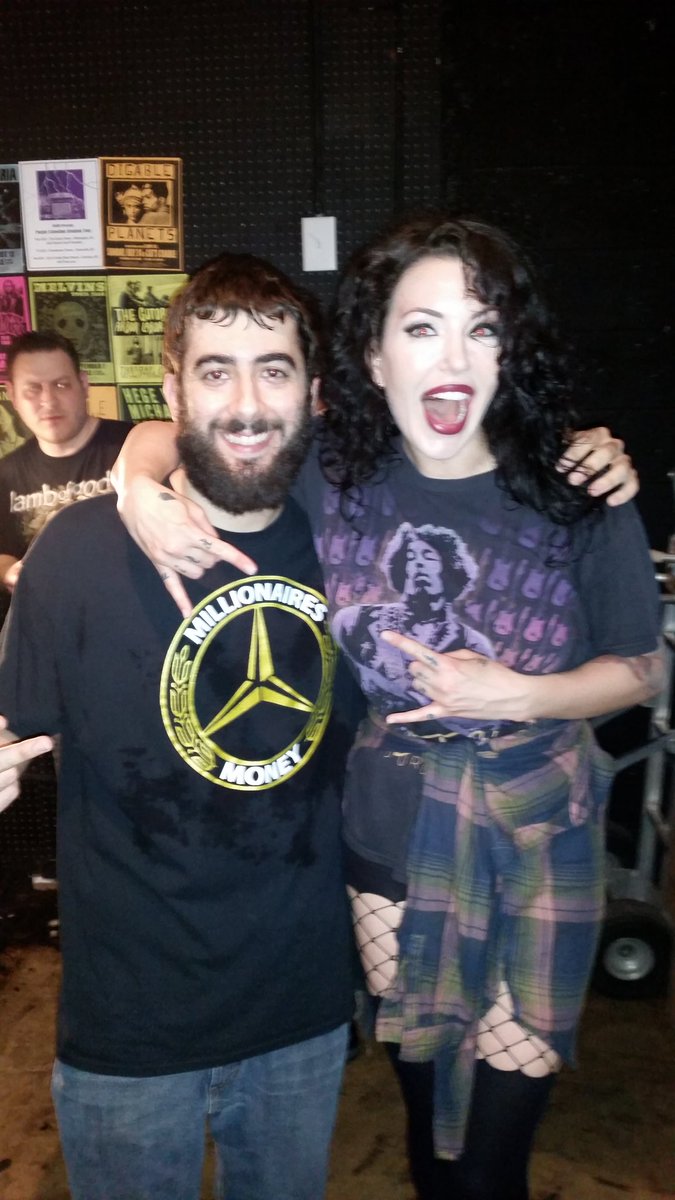 ThizzWalifa's tweet photo. It was amazing seeing @itsdorothysucka play in Chapel Hill! Love you guys, thanks for your music and being so nice https://t.co/h8PySJlrBk