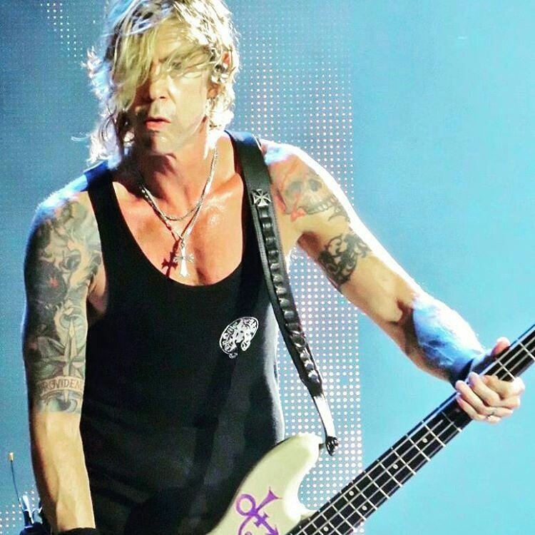 Cabana6Sentido's tweet photo. @gunsnroses  Philly last night! @DuffMcKagan @Slash @axlrose https://t.co/eZcCBww5XM