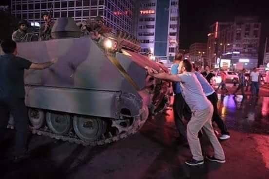 RamiJarrah's tweet photo. Tanks vs the people in the streets of #Turkey tonight https://t.co/97vmozyfoQ