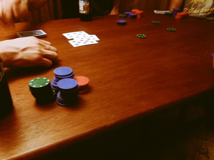 Poker night :) https://t.co/NY5RSyShhD