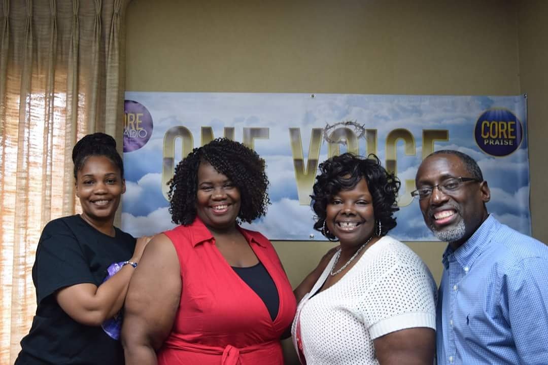 1voiceradiomag's tweet photo. Great show today with Pastor Robert Smith. #onevoice #daddysgirls #coreradio https://t.co/qmND0189L3
