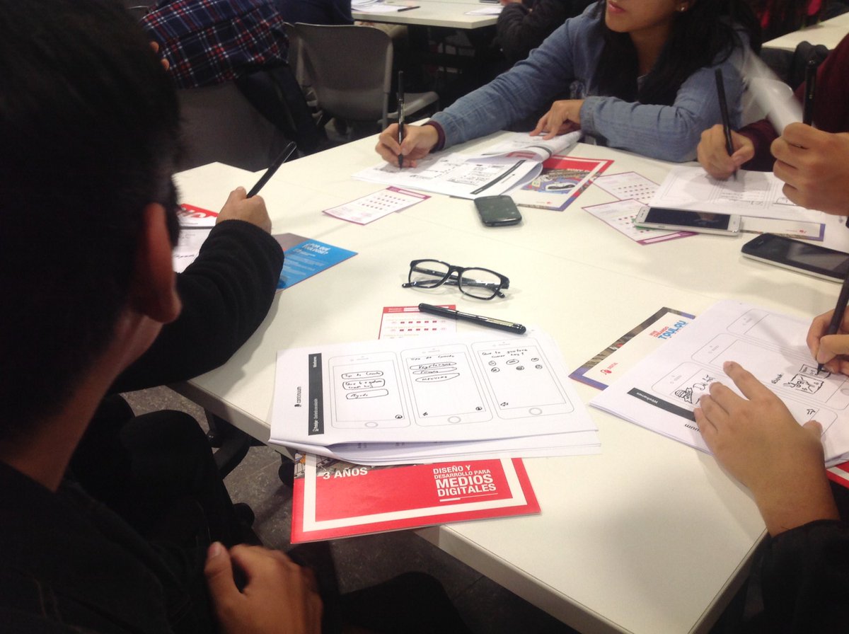 Toulouse_Peru's tweet photo. ¡Diseñando sus prototipos en el #CreatiApp! https://t.co/Sqyv6ilE3m