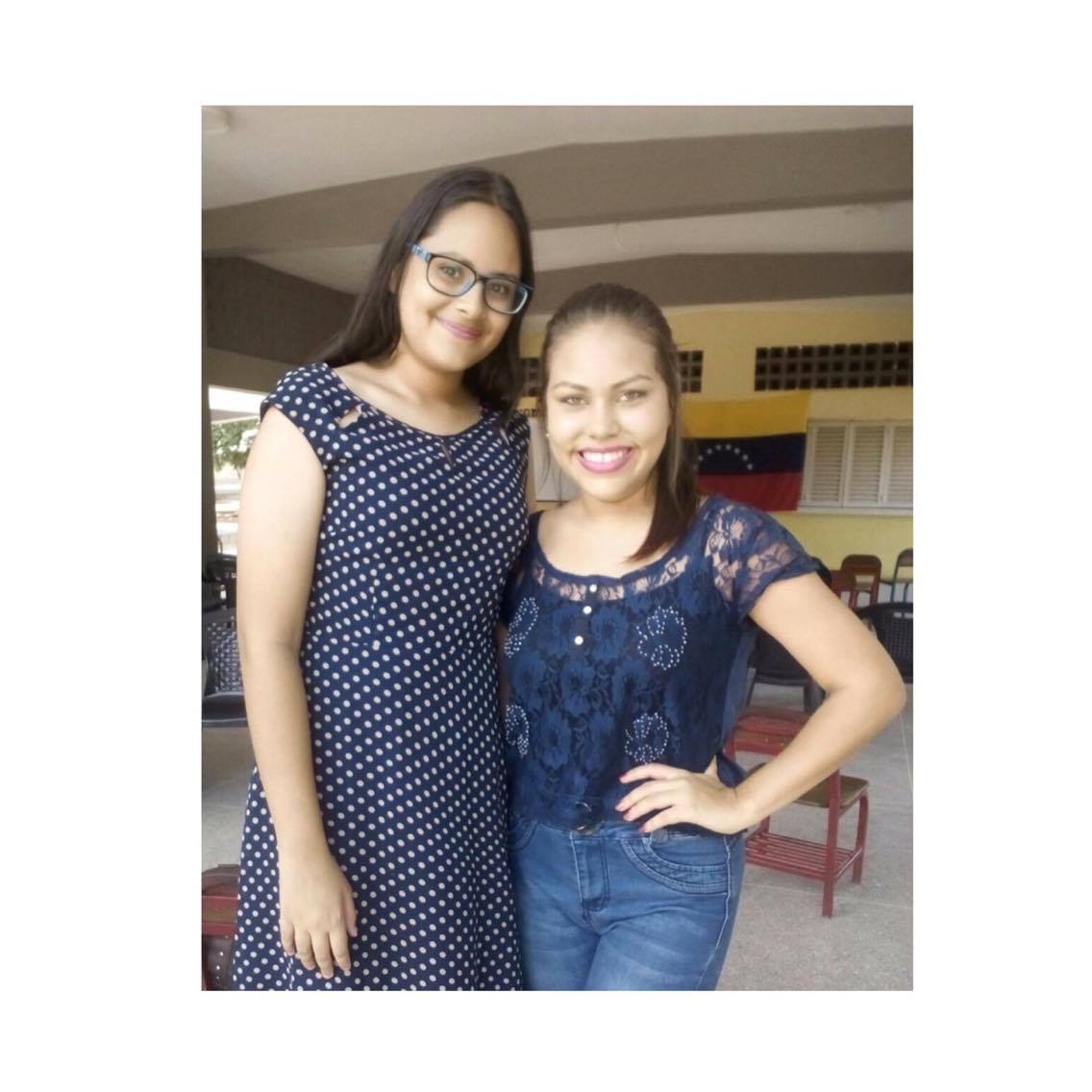 Vaneberbin's tweet photo. #DeCasualidad #Reencuentro #RecordandoViejosTiempos #Vikyy #MeQuedéPequeña https://t.co/yOfhr2Zweu