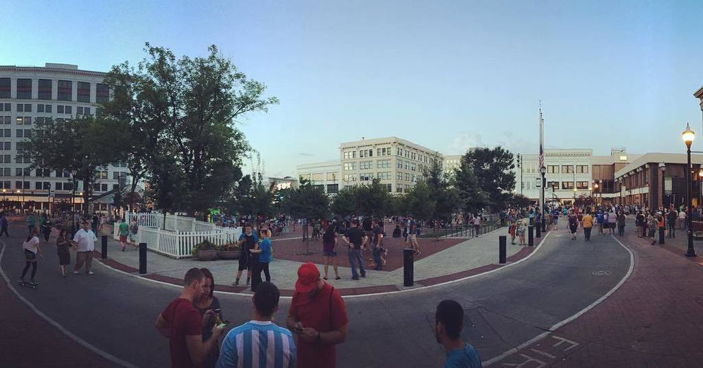 Hillenblog's tweet photo. Only about 1000 people so far. It will double by 10pm. #itsalldowntown #FillTheSquare #SGF… https://t.co/DmgkSMEjxY https://t.co/DTzbxKQrcP