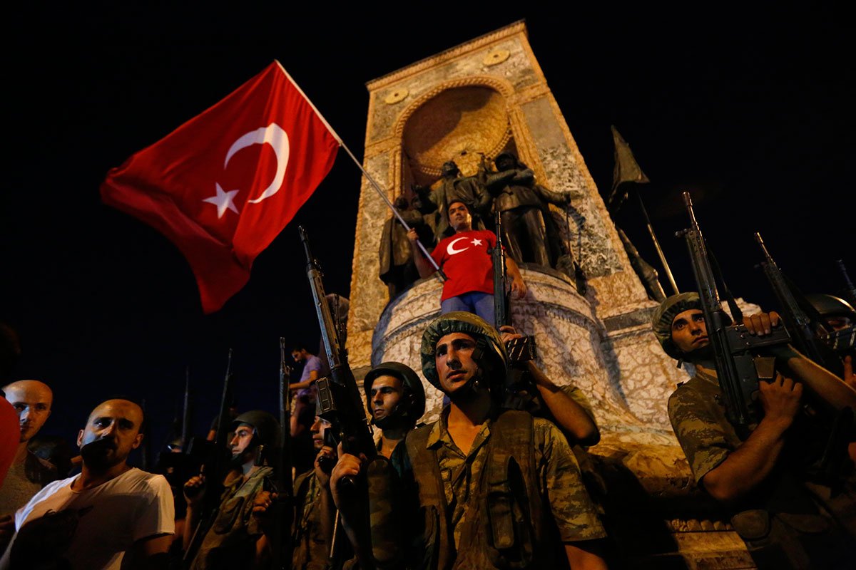 The death toll in #Turkey coup attempt has risen to 90 - state-run news agency aje.io/tzr8