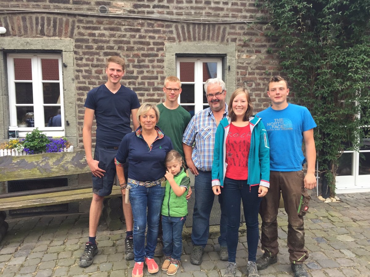 IFAJBonn's tweet photo. #IFAJ2016 Tour12 Georg Kellerwessel and his Family are perfect host and showed their beauftiful Blonde d'Aquitaine 😃 https://t.co/AulOIhqOUT