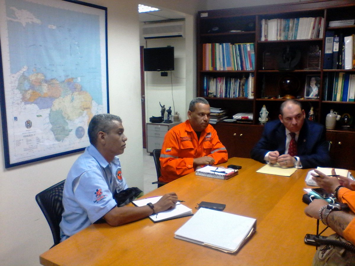 Voluntarios (as) tweet media